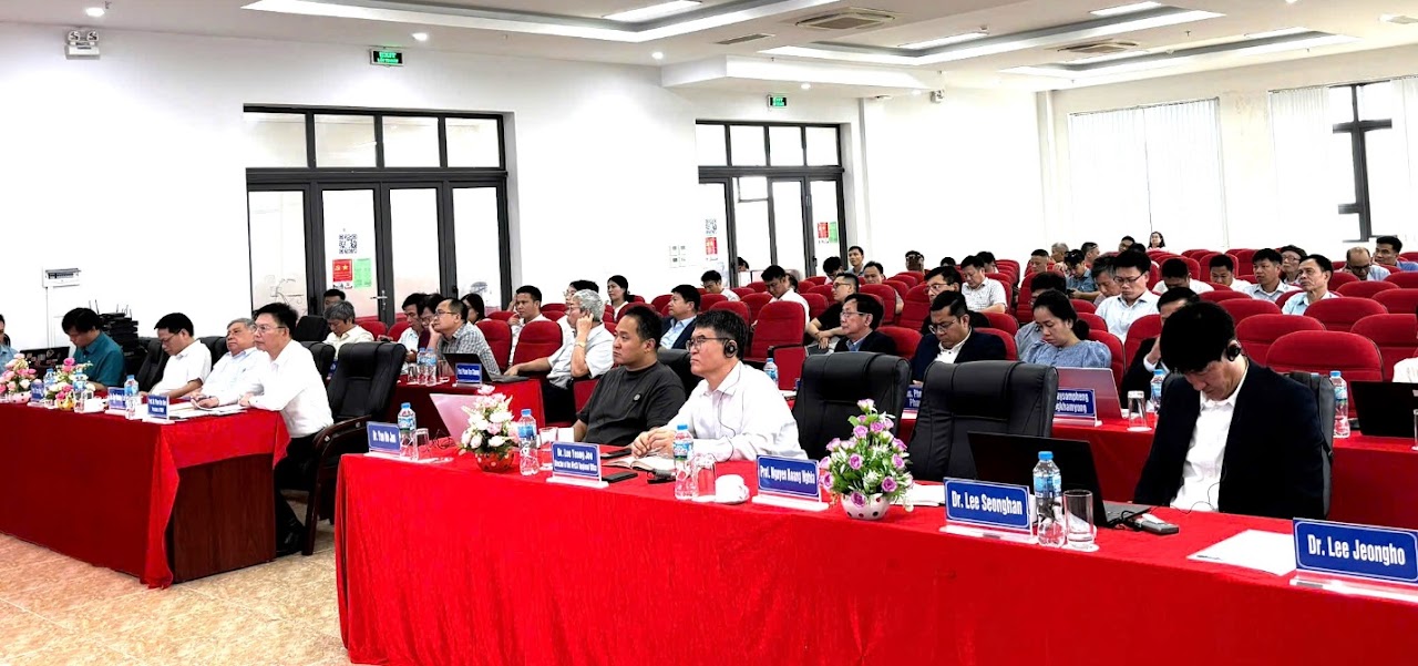 Cố vấn Hàn Quốc phát biểu